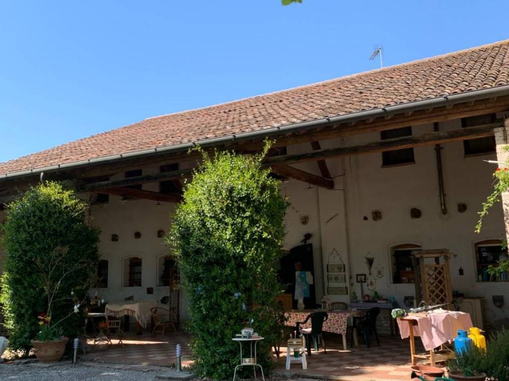 negozio in affitto a Granze in zona Savellon