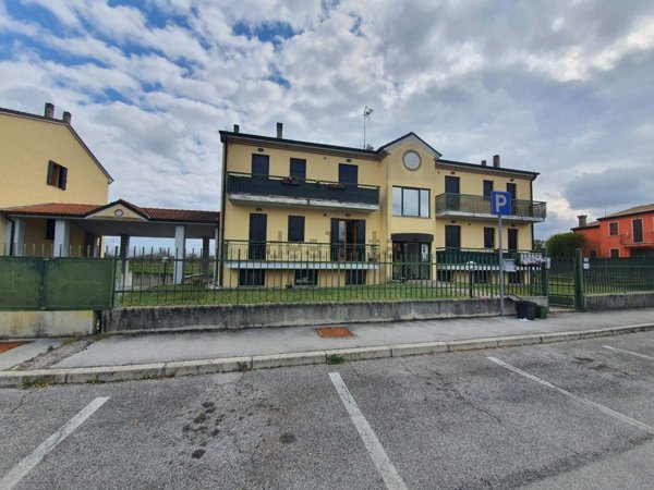 appartamento in affitto a Legnaro in zona Volparo