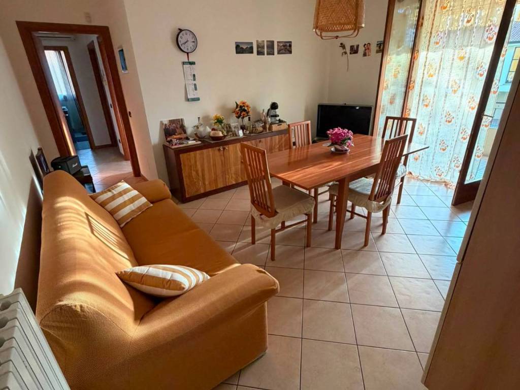 appartamento in affitto a Legnaro in zona Volparo