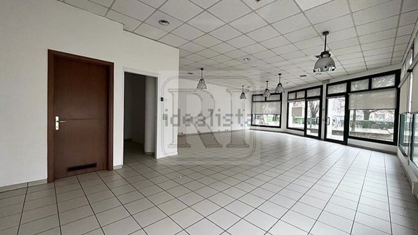 locale commerciale in affitto a Limena