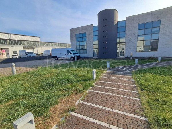 locale commerciale in affitto a Limena