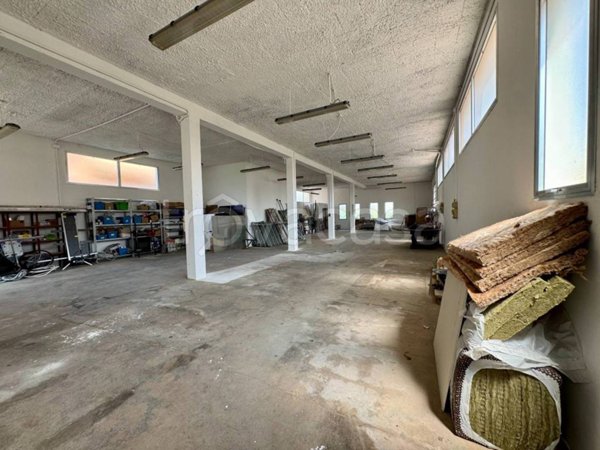locale commerciale in affitto a Mestrino