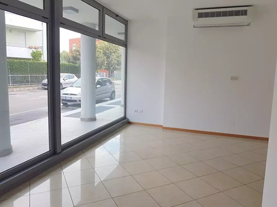 negozio in affitto a Mestrino