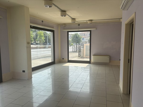 negozio in affitto a Mestrino