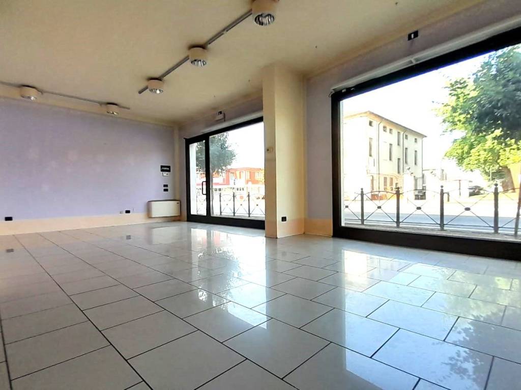 negozio in affitto a Mestrino