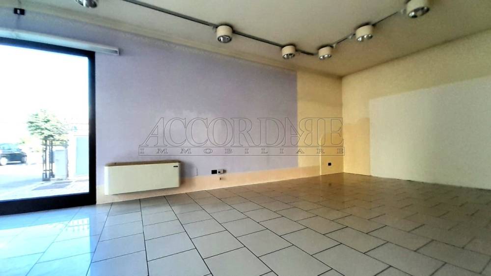 locale commerciale in affitto a Mestrino