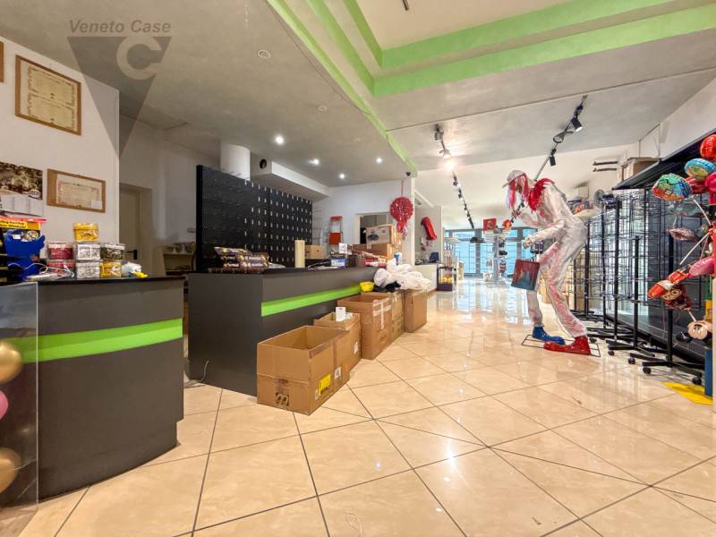 locale commerciale in affitto a Mestrino