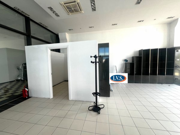 locale commerciale in affitto a Mestrino
