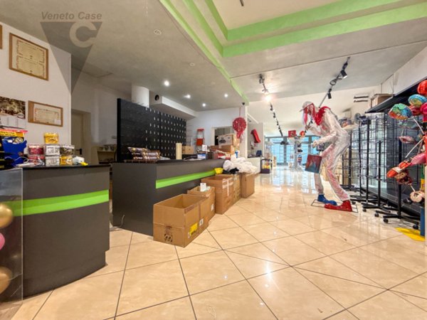 locale commerciale in affitto a Mestrino