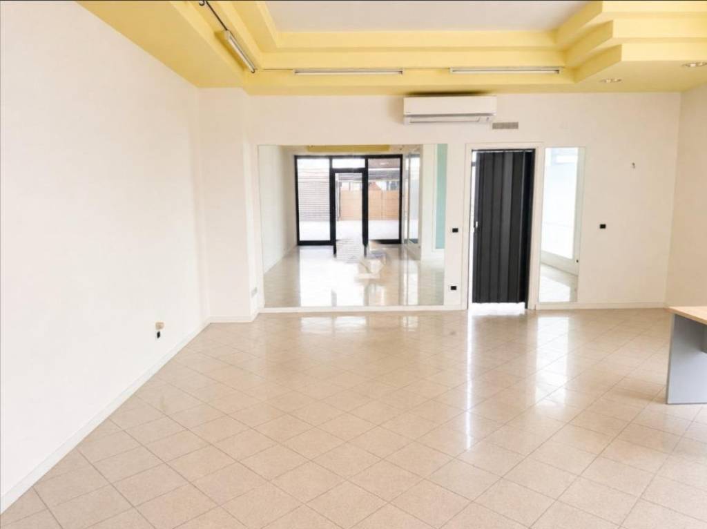 negozio in affitto a Mestrino