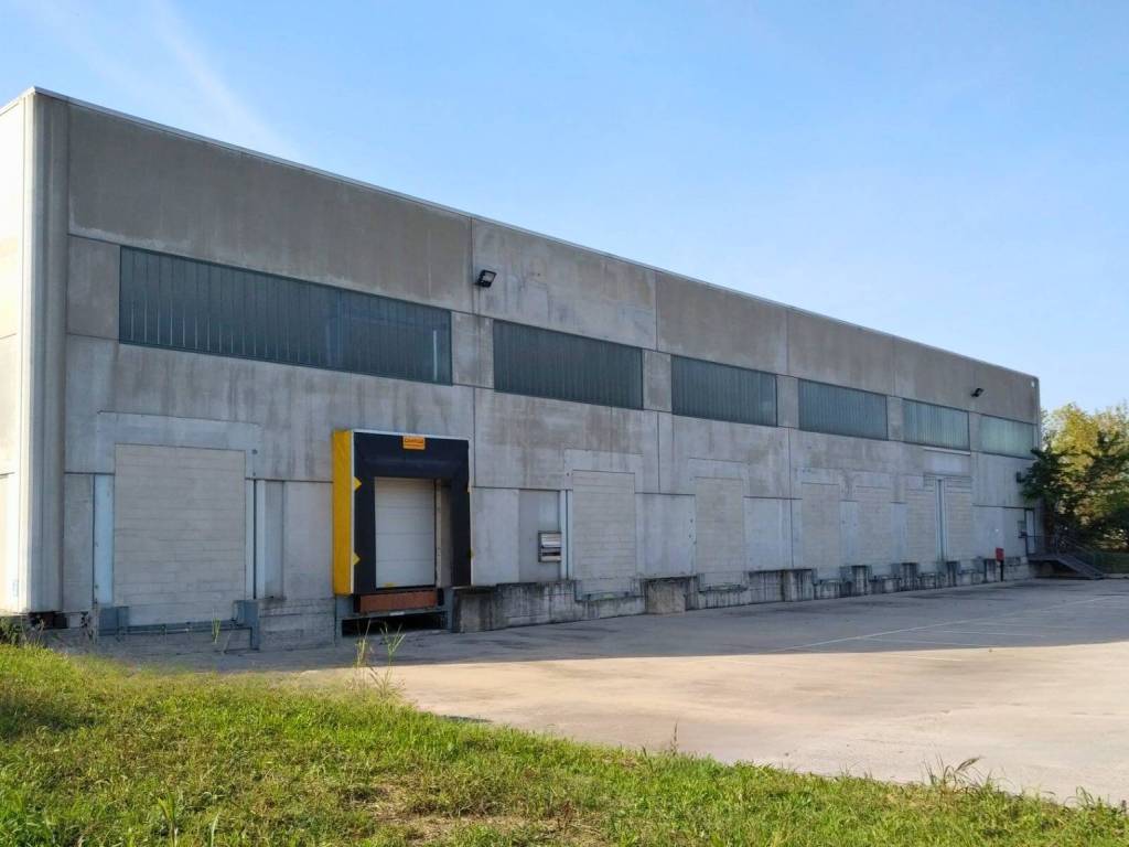 locale commerciale in affitto a Monselice