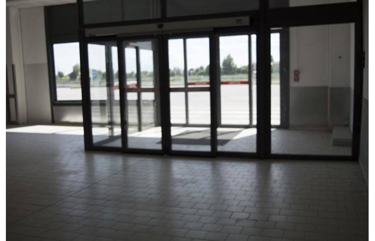 locale commerciale in affitto a Montagnana