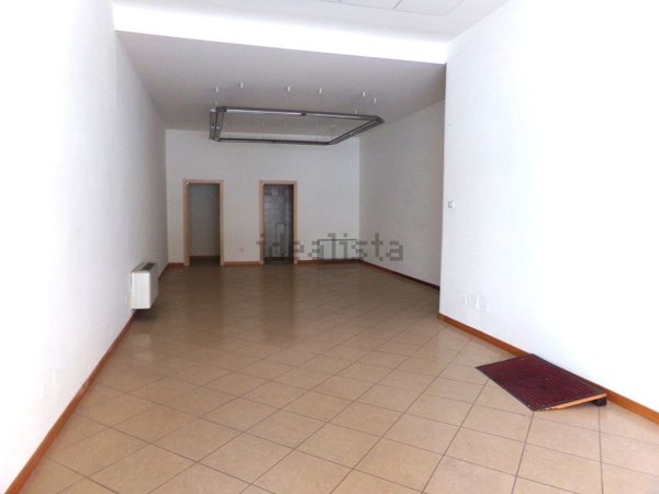 locale commerciale in affitto a Montegrotto Terme