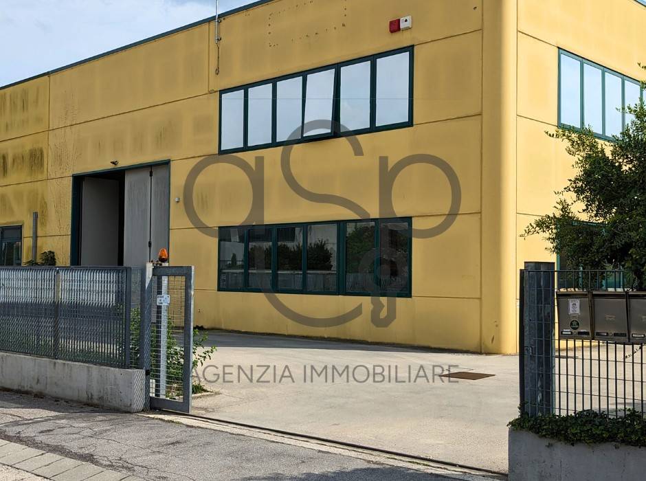 locale commerciale in affitto a Montegrotto Terme