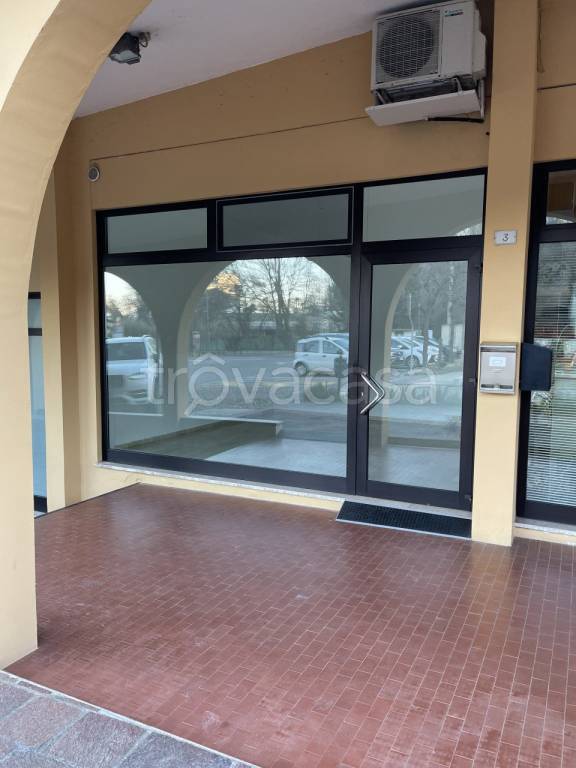 negozio in affitto a Montegrotto Terme in zona Turri