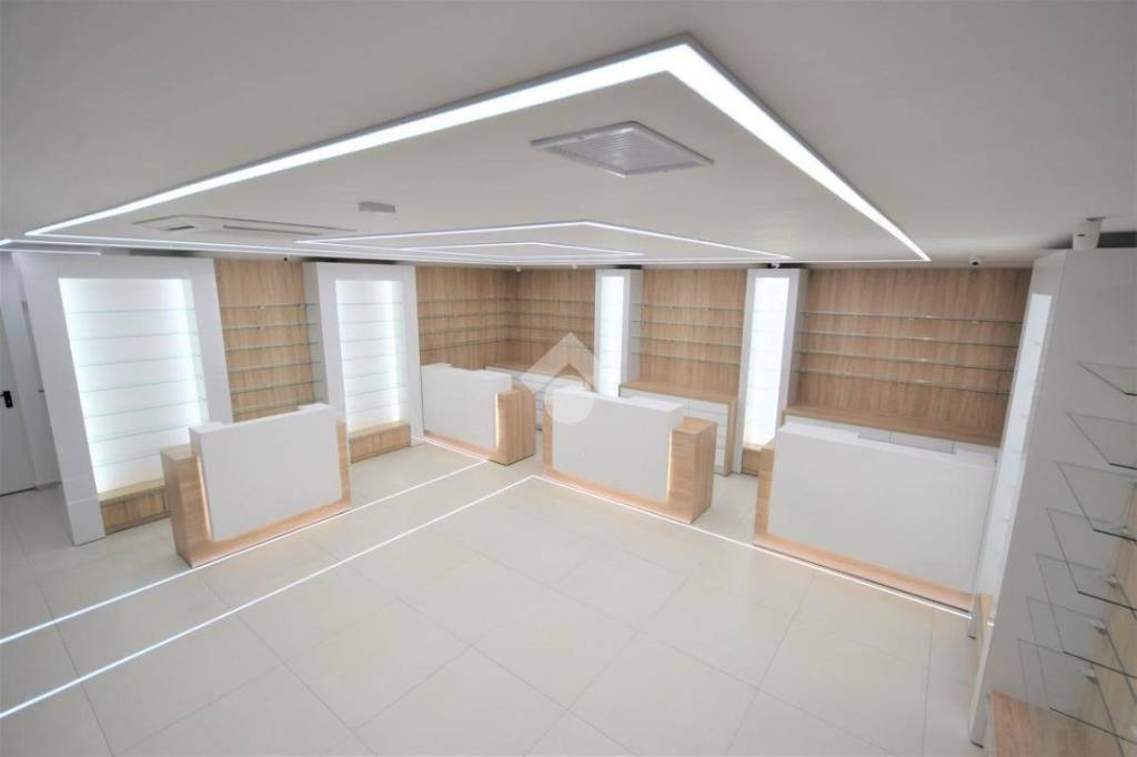 negozio in affitto a Montegrotto Terme