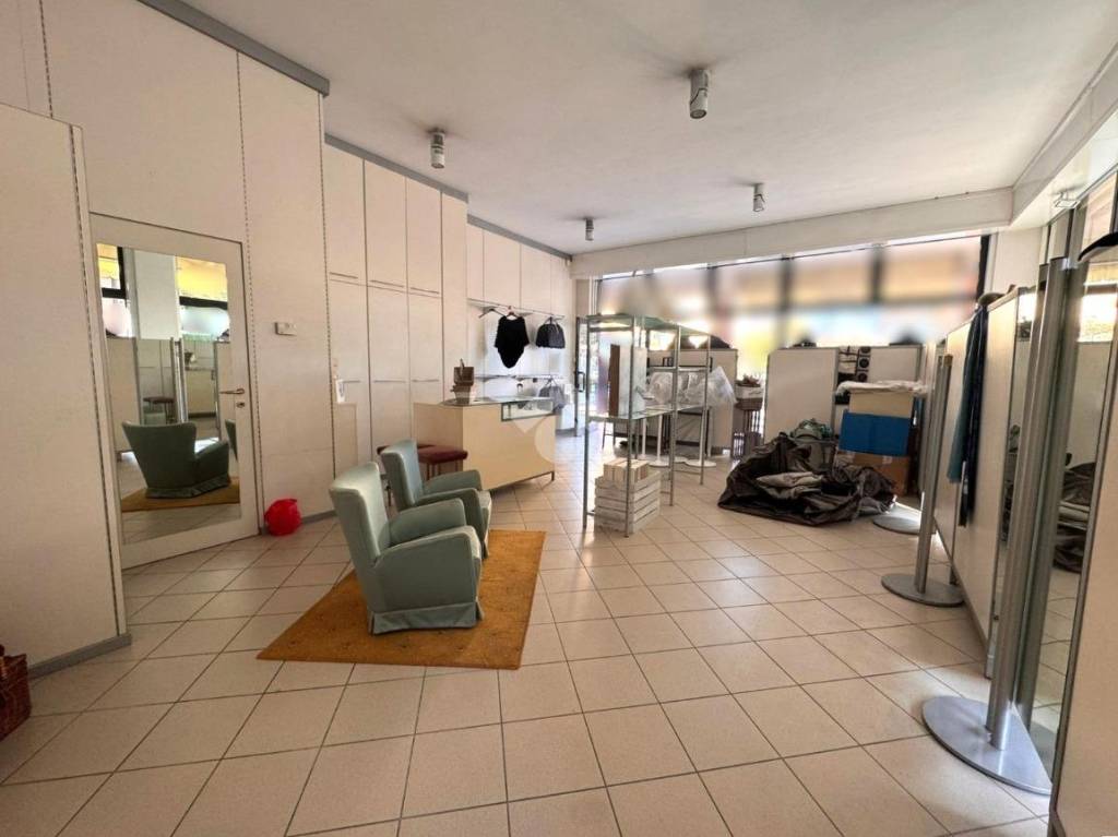 negozio in affitto a Montegrotto Terme in zona Mezzavia