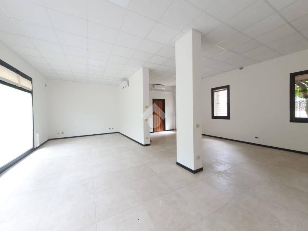 negozio in affitto a Noventa Padovana in zona Noventana