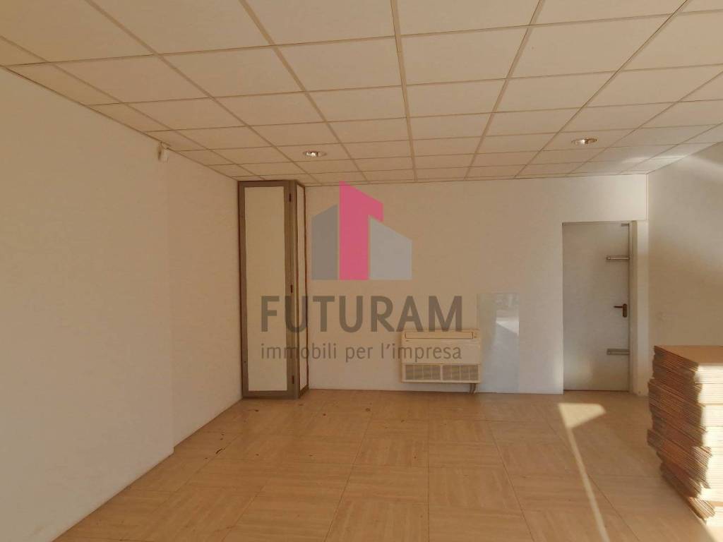 locale commerciale in affitto a Noventa Padovana