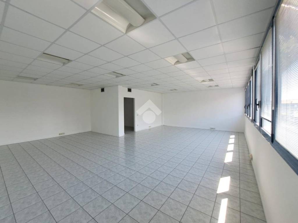 ufficio in affitto a Noventa Padovana in zona Noventana