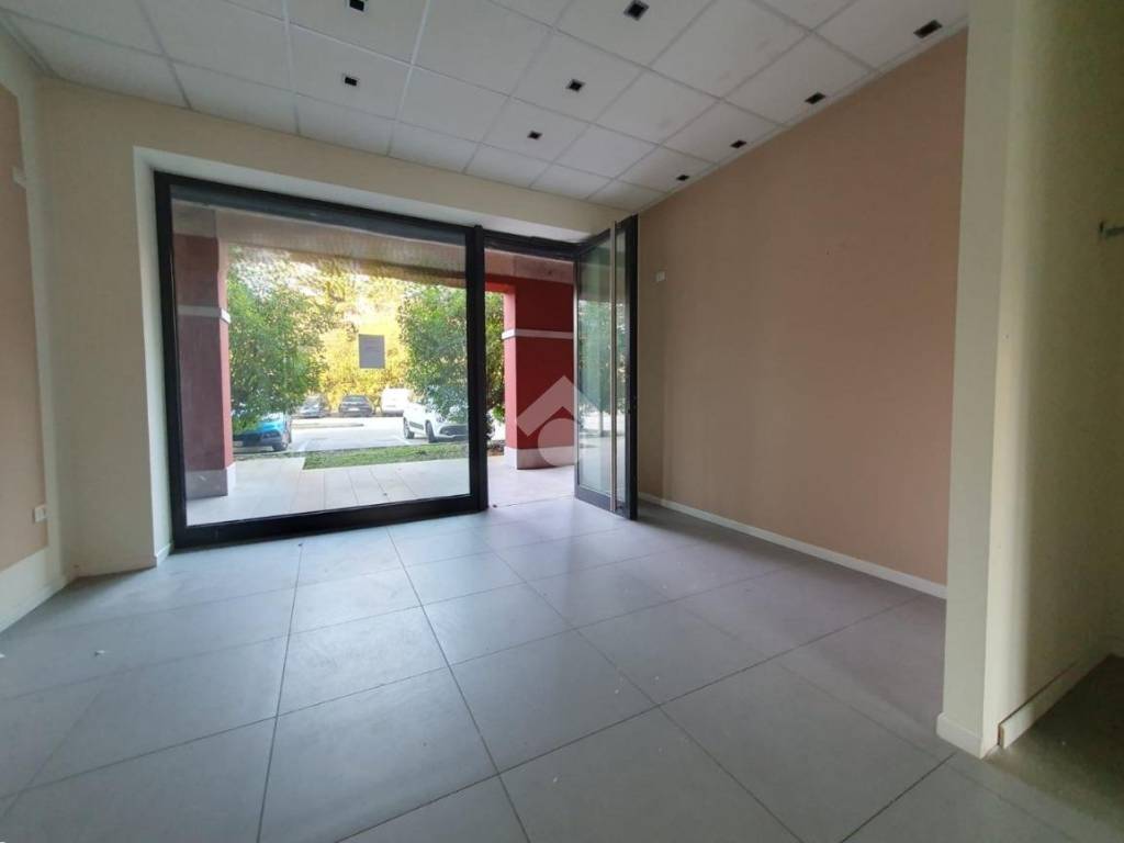 negozio in affitto a Noventa Padovana