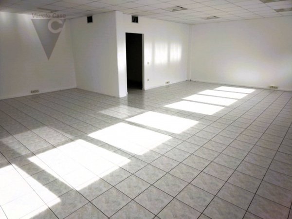 ufficio in affitto a Noventa Padovana in zona Noventana