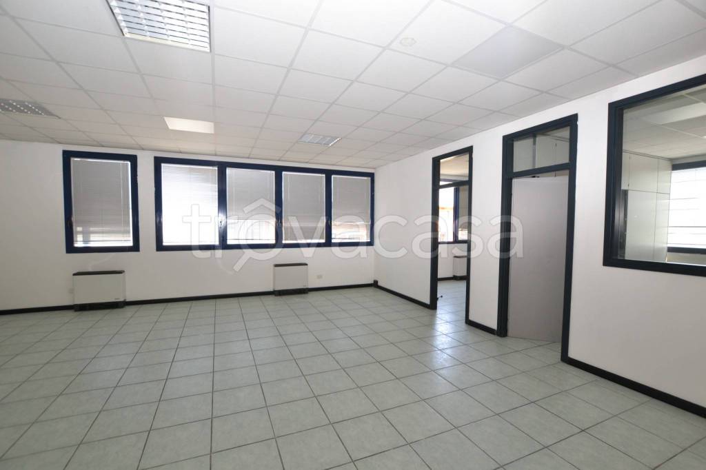 ufficio in affitto a Noventa Padovana in zona Noventana