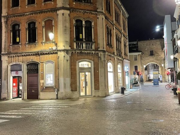 negozio in affitto a Padova in zona Savonarola
