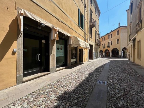 negozio in affitto a Padova in zona Centro Storico