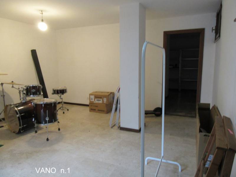 locale di sgombero in affitto a Padova in zona Sacra Famiglia