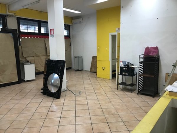negozio in affitto a Padova