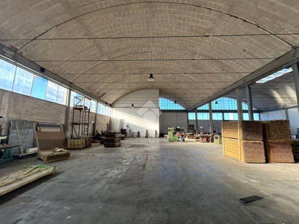 locale commerciale in affitto a Padova in zona Stanga