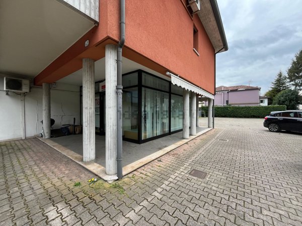locale commerciale in affitto a Padova
