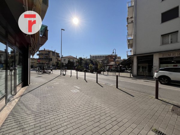 negozio in affitto a Padova in zona Arcella