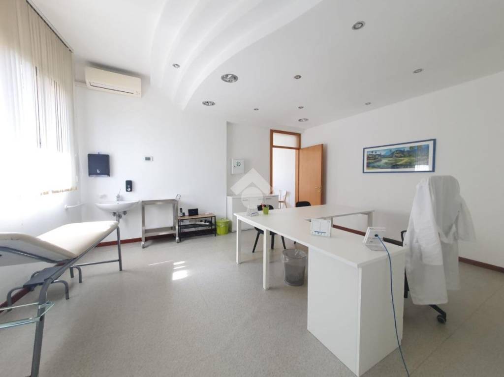 negozio in affitto a Padova in zona Madonna Pellegrina