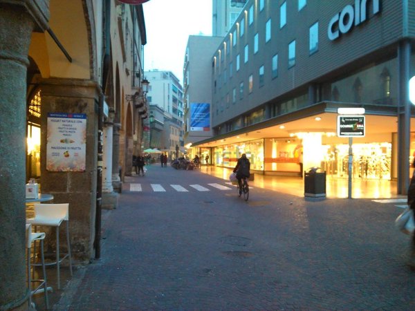 negozio in affitto a Padova