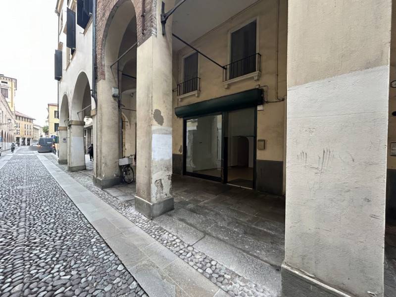 negozio in affitto a Padova in zona Centro Storico