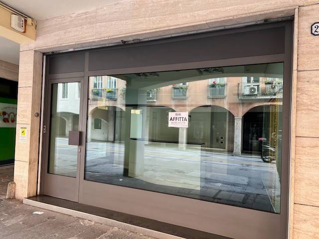 negozio in affitto a Padova in zona Santa Croce