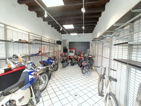 negozio in affitto a Padova in zona Guizza