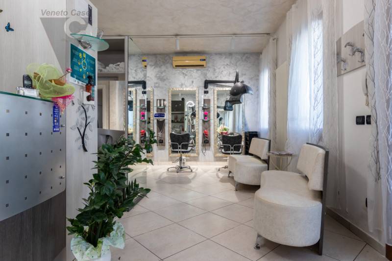 negozio in affitto a Padova in zona Guizza