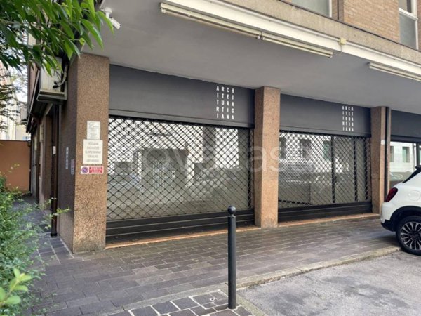 negozio in affitto a Padova