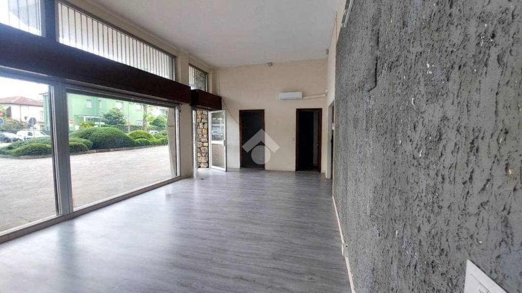negozio in affitto a Padova