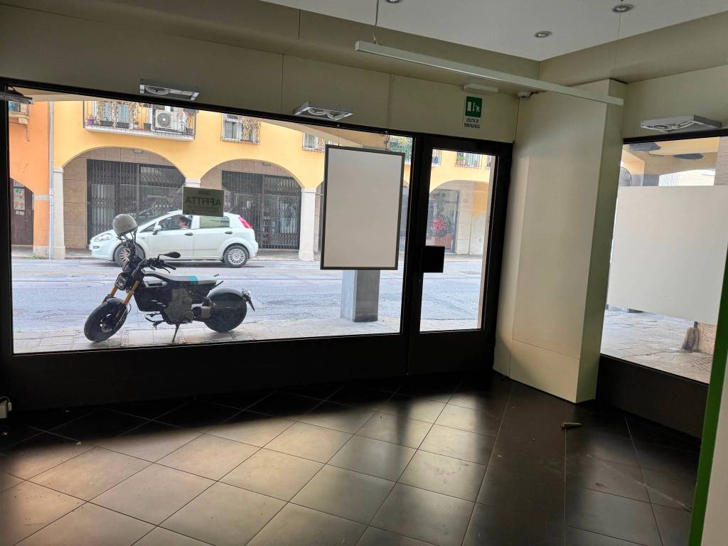 negozio in affitto a Padova in zona Santa Croce