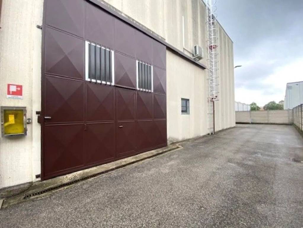 locale commerciale in affitto a Padova in zona Camin / Granze