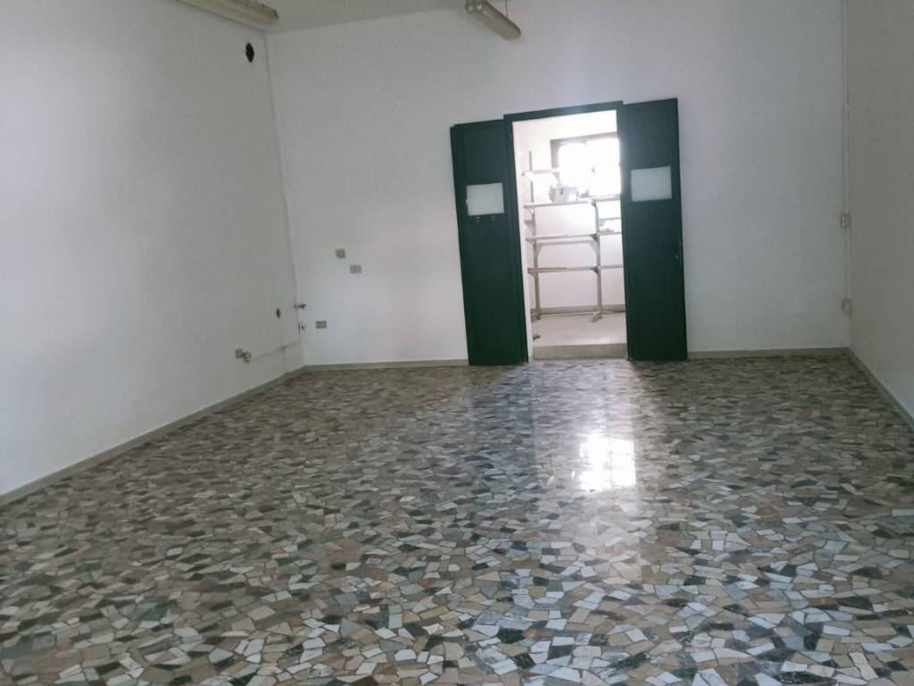 negozio in affitto a Padova in zona Sant'Osvaldo / Santa Rita