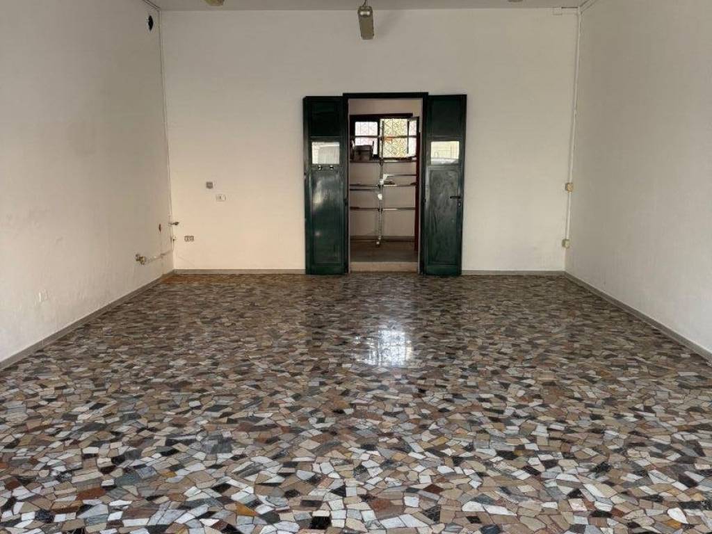 negozio in affitto a Padova in zona Sant'Osvaldo / Santa Rita