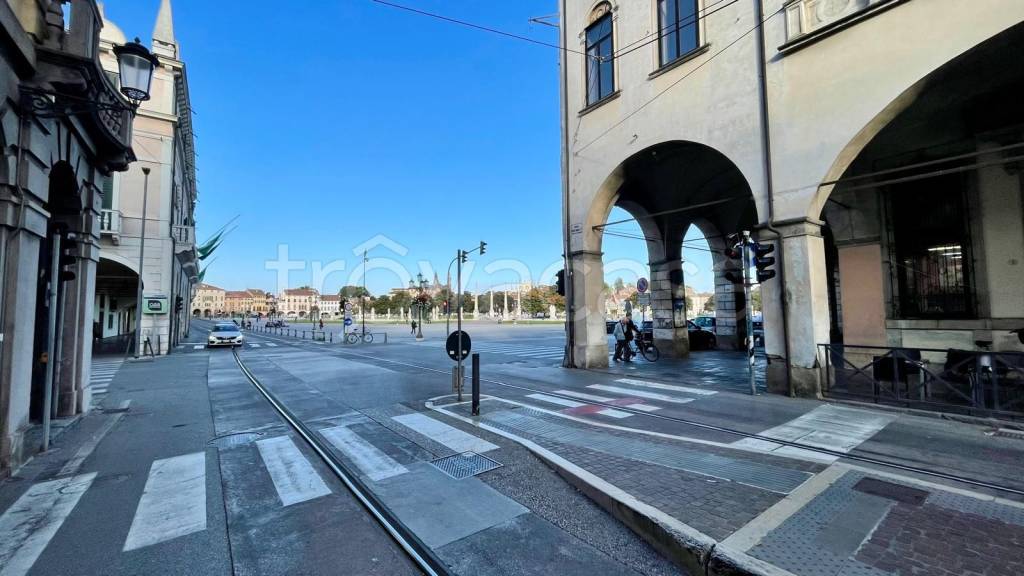 negozio in affitto a Padova