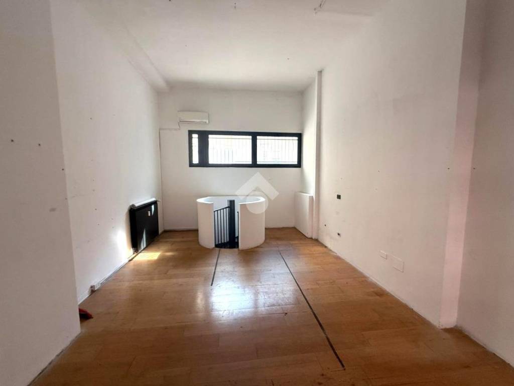 negozio in affitto a Padova in zona Savonarola