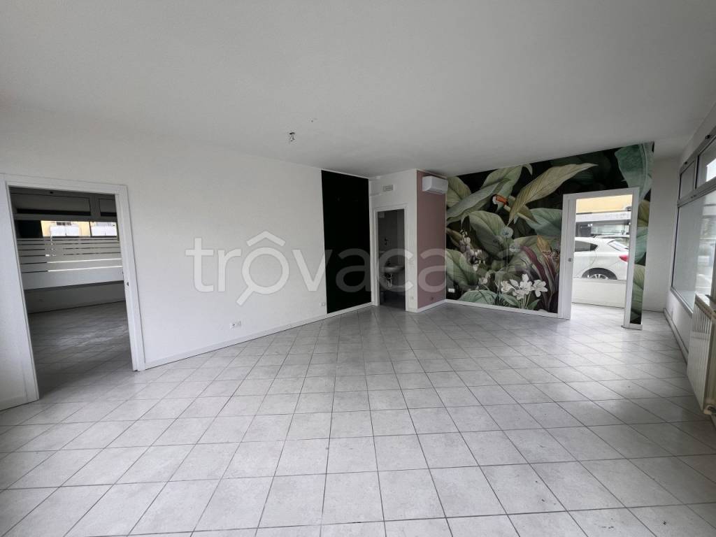 negozio in affitto a Padova