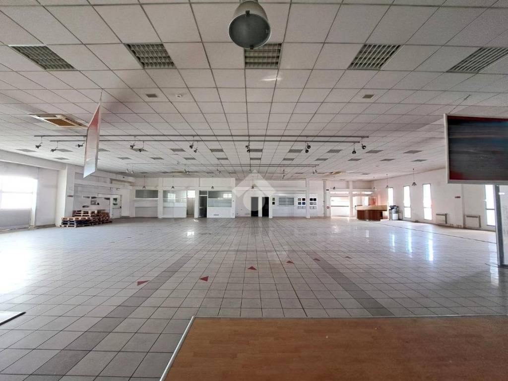 locale commerciale in affitto a Padova